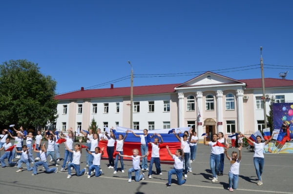 Флешмоб «НАШ ФЛАГ - НАША ГОРДОСТЬ!»